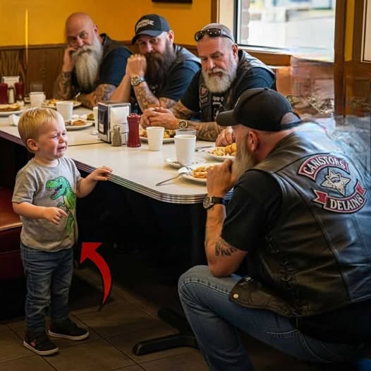 The $7 Secret That Shocked a Table of Bikers